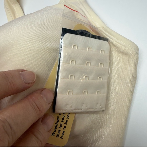 Seamless Black and Cream Bralette Set - Picture 6 of 16